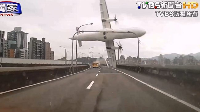 Taiwán: Los dos motores del avión de TransAsia fallaron antes de la caída
