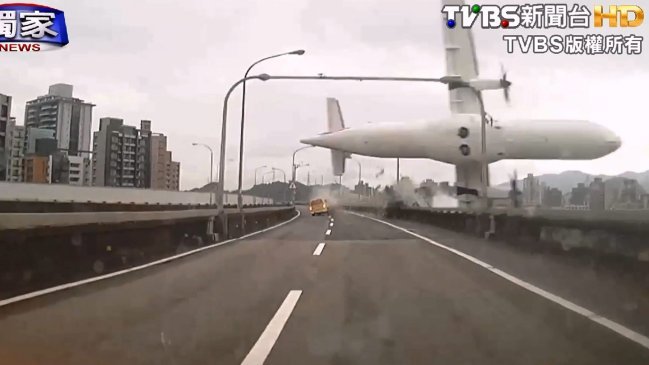 Error de los pilotos podría ser la causa de la tragedia aérea de Taiwán