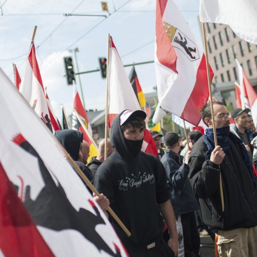 Alemania: Detienen a ultraderechistas por acosar albergue de refugiados