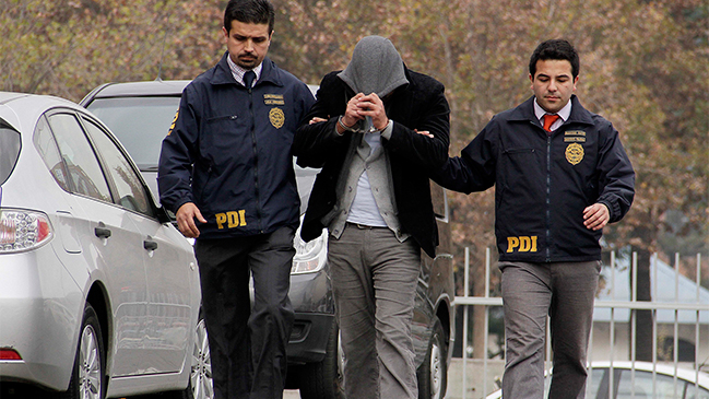 Sujeto violó y apuñaló a joven de 20 años en Cerro Navia