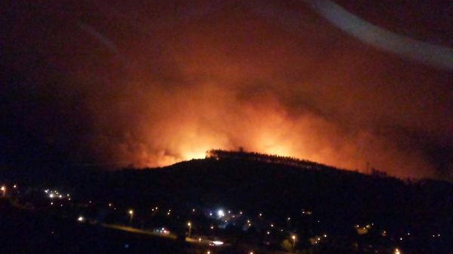 Alerta roja por incendio forestal en Arauco