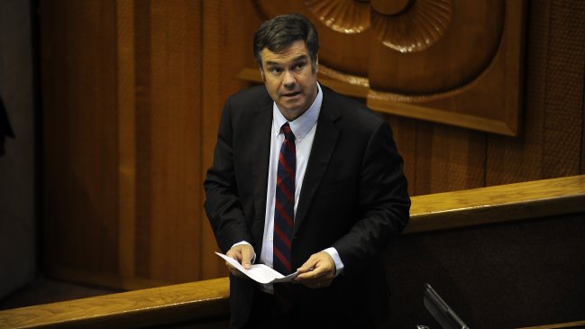 Ossandón: La crisis de la derecha nace de una relación incestuosa entre la UDI y Penta