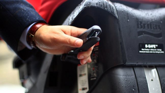 Gobierno puso urgencia a proyecto que fortalece seguridad para niños en automóviles