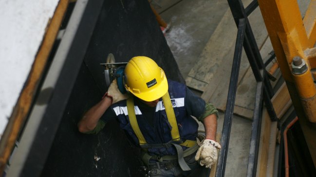 Expertos aumentaron previsión de crecimiento para economía chilena