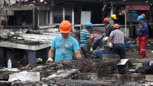 Entregan cajas de ayuda a afectados por incendio en terminal pesquero de Coquimbo