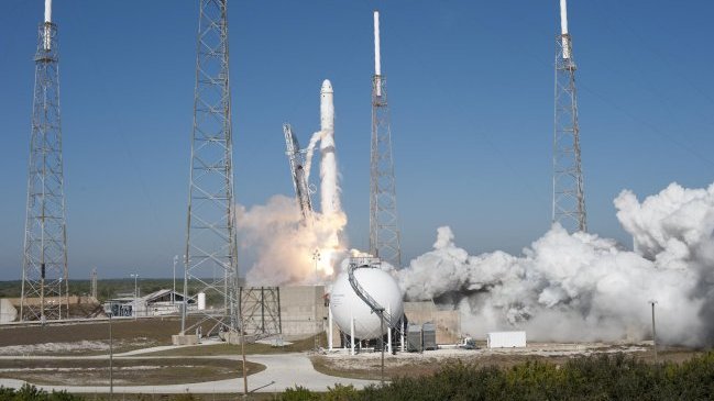 Lanzan cohete con satélite para monitorear el Sol