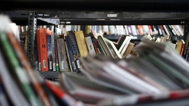 PDI decomisó más de 1.800 libros falsificados en tiendas de Melipilla y Estación Central