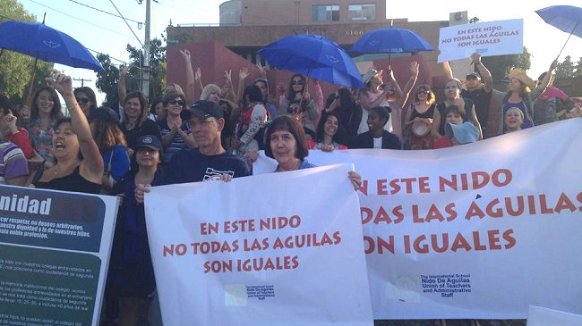 Profesores del Colegio Nido de Águilas iniciaron huelga por 