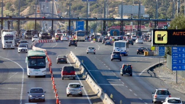 280 mil autos saldrán de Santiago este fin de semana