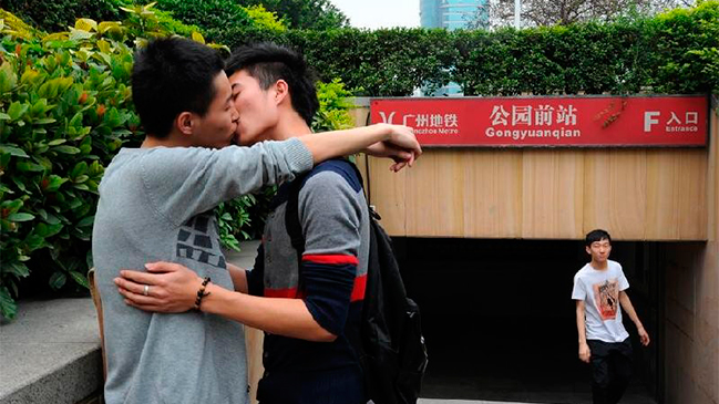 Grupos LGTB regalaron viajes a parejas homosexuales chinas para casarse en EEUU