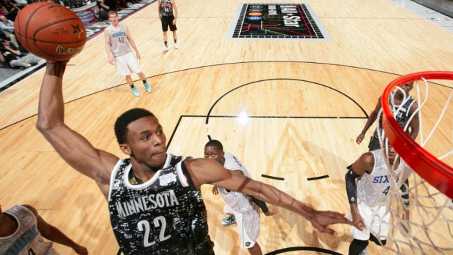 Andrew Wiggins le dio el triunfo al equipo Resto del Mundo en el partido de promesas del All Stars