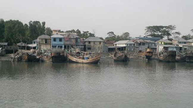Siete muertos y un desaparecido tras hundimiento de un ferri en Bangladesh