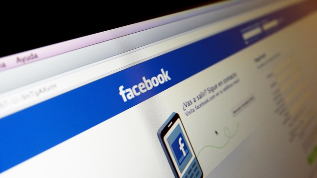 Facebook y un usuario multados por denunciar a pederasta