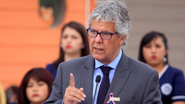 Alcaldes y profesores critican 