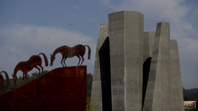 Dirigente fue detenido por realizar rayados contra Piñera en memorial 27-F