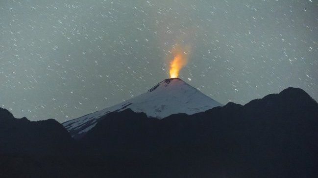 Sernageomin decretó Alerta Naranja en el volcán Villarrica