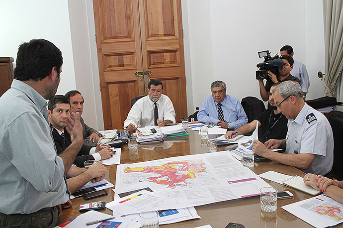 Gobierno monitorea actividad del volcán Villarrica y sólo evacuará con alerta roja