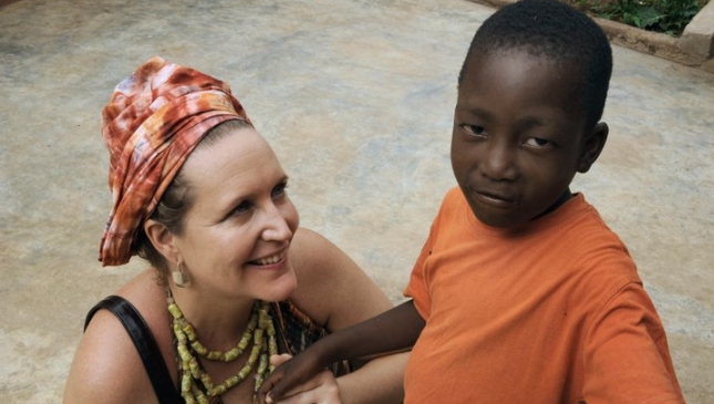 Lisa Lovatt-Smith narra cómo cambió Vogue por una choza de barro en Ghana