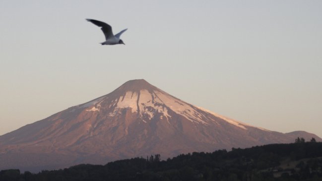 Onemi decretó alerta técnica naranja para volcán Villarrica