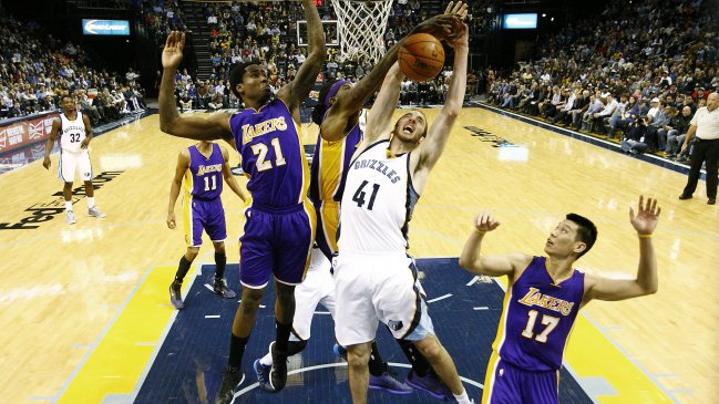Memphis Grizzlies superó a Los Angeles Lakers en un cerrado duelo de la NBA