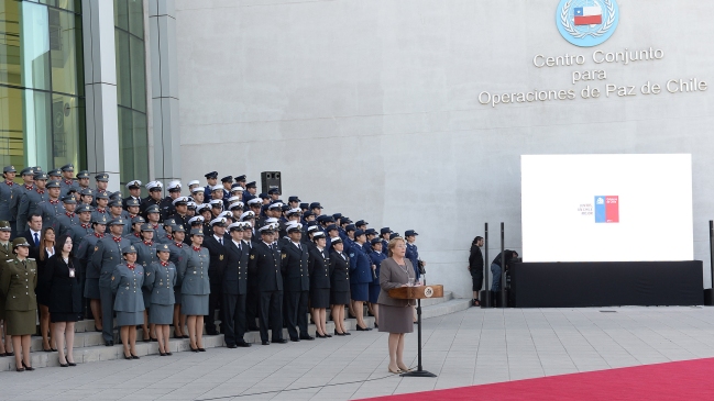 Bachelet lanzó plan para aumentar presencia de mujeres en Fuerzas Armadas y misiones de paz