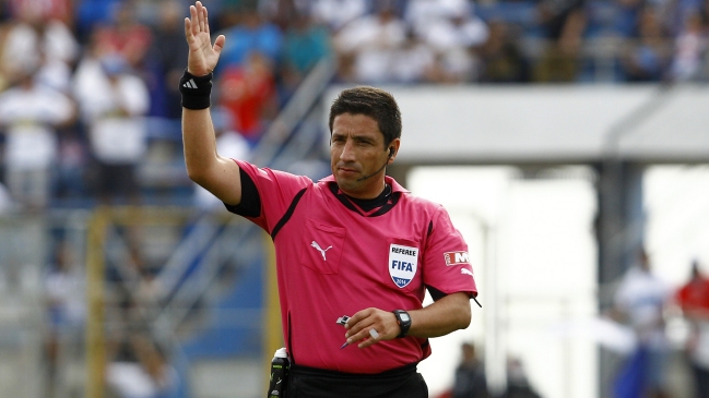 Eduardo Gamboa dirigirá el superclásico del fútbol chileno