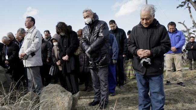 Japón guarda un minuto de silencio en el cuarto aniversario del tsunami