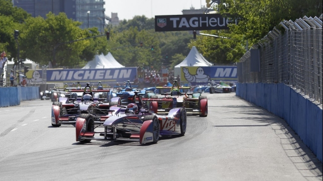 Gobierno estudia tener una fecha de la Fórmula E en Santiago