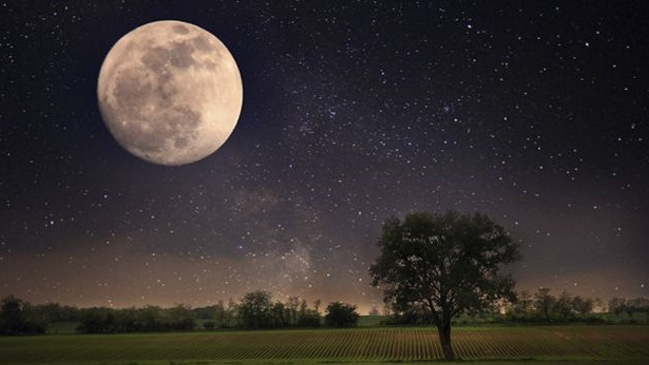 ¿Por qué la Luna se está alejando de la Tierra?