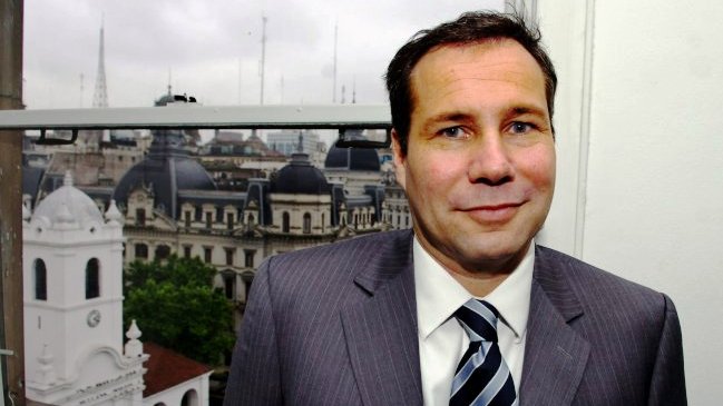 Peritos de la familia afirman que Nisman estaba arrodillado cuando recibió tiro