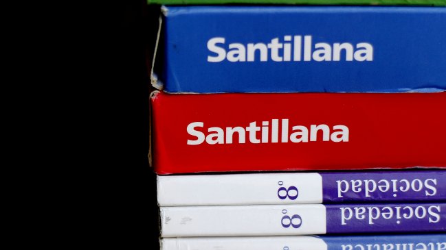 Santillana explicó por qué un texto escolar para privados cuesta 10 veces más