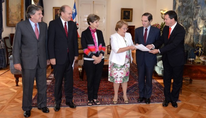 Crece consenso por reforma para destituir autoridades que no cumplan con la ley