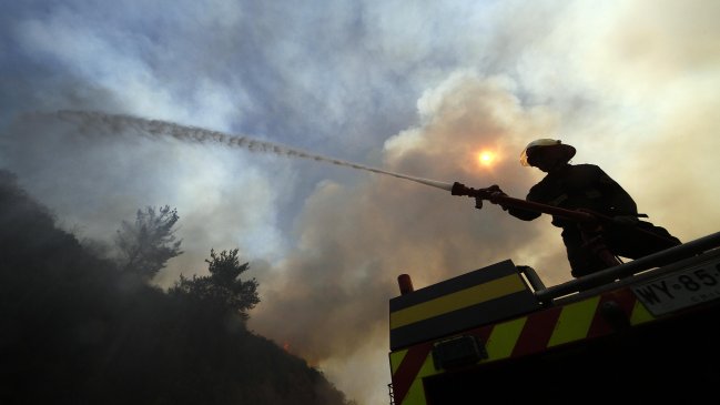 Gobierno anunció querella contra responsables de incendio en Valparaíso