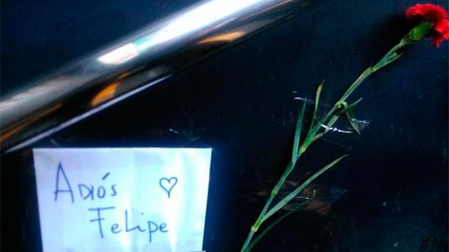 Familia llegó a oficinas de Metro para pedir explicaciones por suicidio de joven no vidente