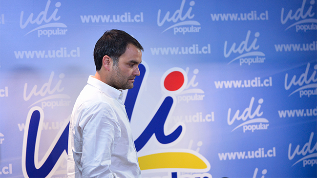 Comisión política de la UDI ratificó a Javier Macaya como presidente interino