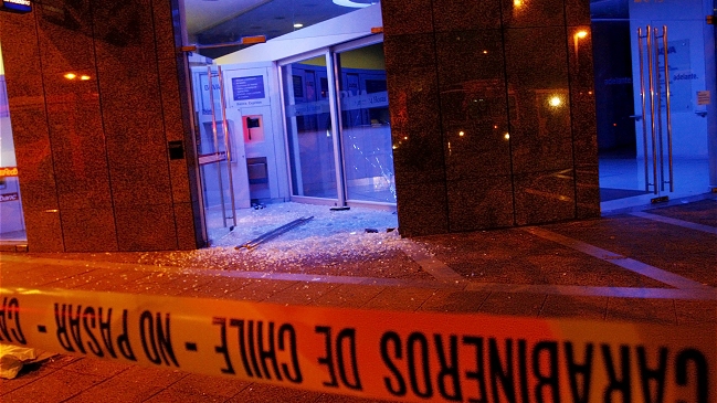 Delincuentes robaron cajero automático desde sucursal bancaria en Macul