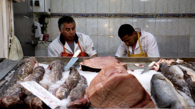 Senado despachó proyectos que garantizan descanso a trabajadores del retail