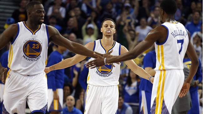 Golden State Warriors superó a Atlanta Hawks en duelo de líderes de la NBA