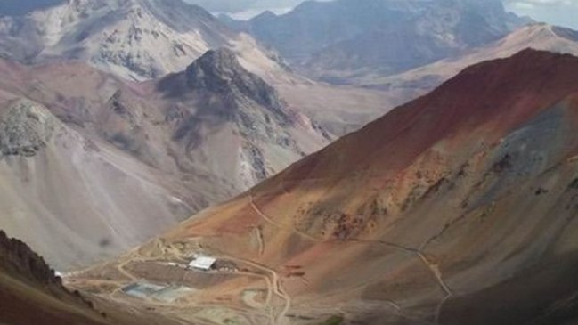 Dos fallecidos dejó volcamiento de retroexcavadora en Los Andes