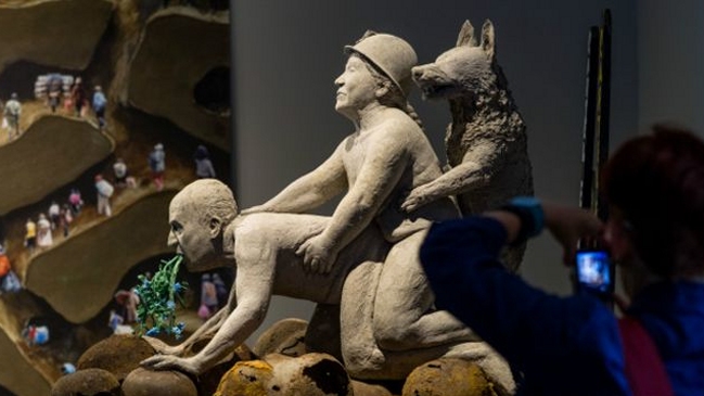 Museo español se retracta y mostrará escultura de rey sodomizado