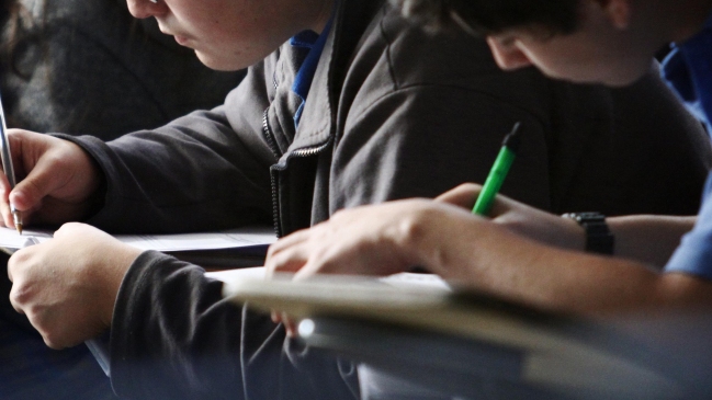 Más de 300 detenidos por copiar en exámenes en la India