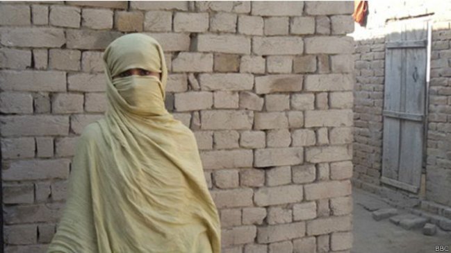 La historia de la joven que fue filmada mientras era violada en grupo