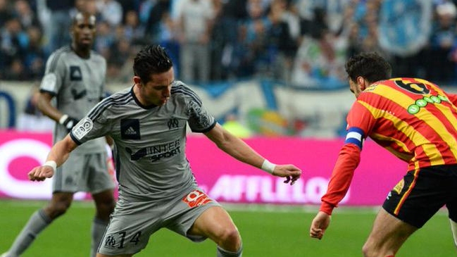 Olympique de Marsella goleó a Racing de Lens y sigue prendido en la lucha por el título