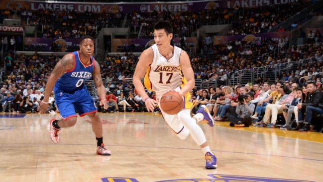 Los Angeles Lakers vencieron a Philadelphia 76ers de la mano de un iinspirado Jeremy Lin