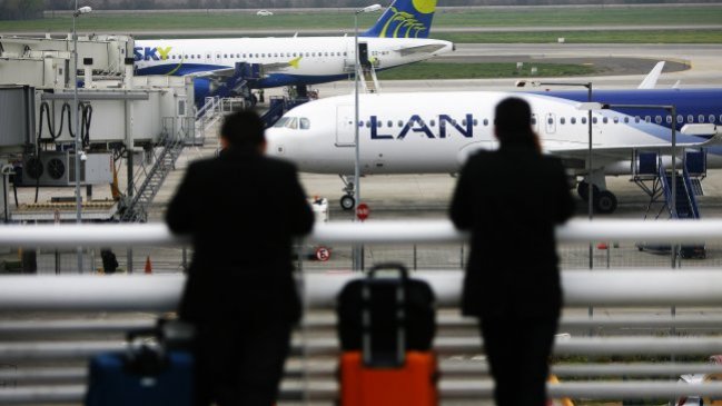 Avión LAN que se dirigía a Santiago fue impactado por un rayo