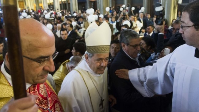 Irlandesa víctima de abuso pidió remoción de obispo Juan Barros