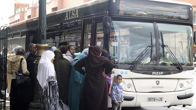 Lanzan autobuses contra el acoso sexual en Marruecos