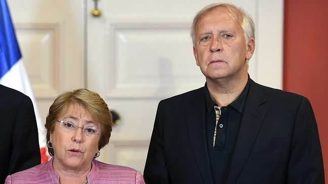 Peñailillo volvió a Santiago y el ministro de Defensa quedó a cargo en el norte