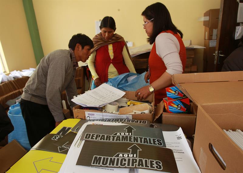 Bolivia vive jornada de comicios regionales y municipales