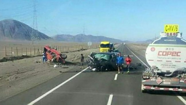 Mejillones: Colisión frontal entre dos camionetas dejó al menos cinco fallecidos